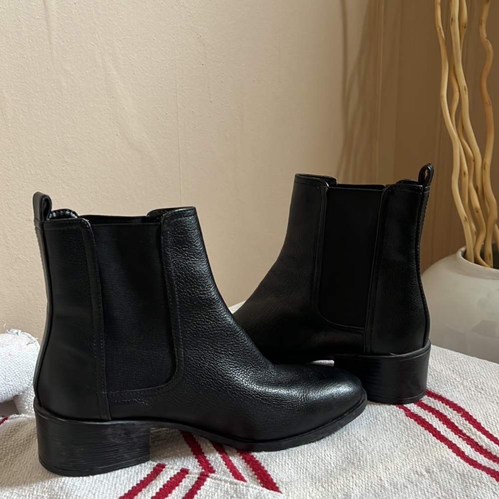 Chelsea Black Boots